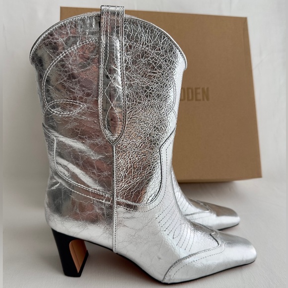 ✨New STEVE MADDEN Josefine Squared Toe Leather Western Booties Silver 7.5M - Picture 6 of 9
